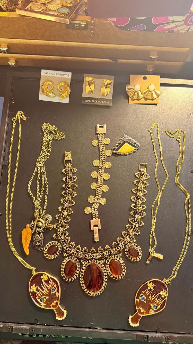 Vintage Mixed Lot of Costume Jewelry